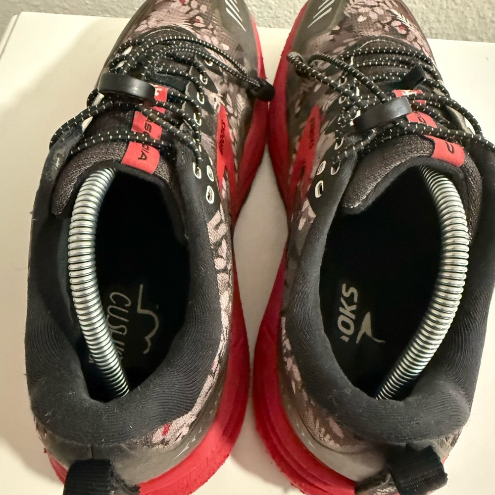 Brooks Cascadia 16 GTX Men's Trail Running Shoes in Black and Pink - Picture 5 of 9